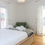Апартаменты Azulejos' Charming With Terrace 2 By Lisbonne Collection