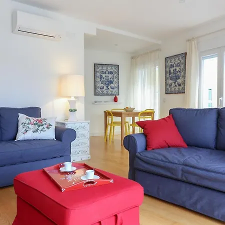 Azulejos' Charming With Terrace 2 By Lisbonne Collection דירה *